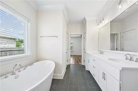 Bath - 200 Hidden Creek Blvd, Covington, LA 70433 photo 1 of 5