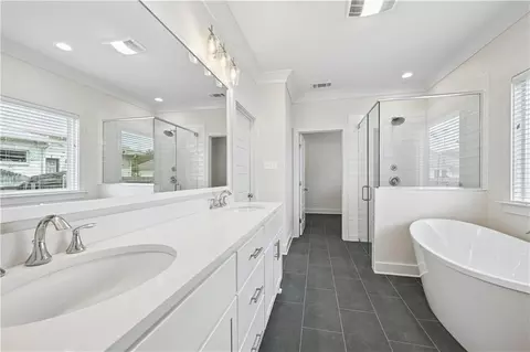 Bath - 200 Hidden Creek Blvd, Covington, LA 70433 photo 2 of 5