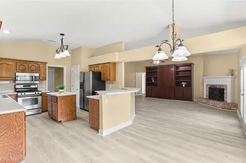 Living - 503 Monsanto Ave, Luling, LA 70070 photo 6 of 7
