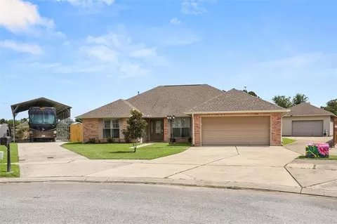 102 Union Dr, Hahnville, LA 70057