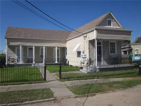2424 Mistletoe St, New Orleans, LA 70118