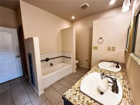 Bath - 2596 4th St, Slidell, LA 70458 photo 1 of 3
