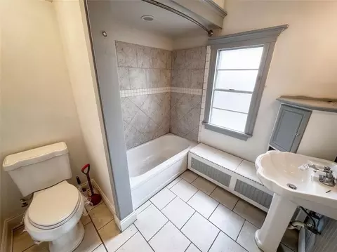 Bath - 2596 4th St, Slidell, LA 70458 photo 3 of 3