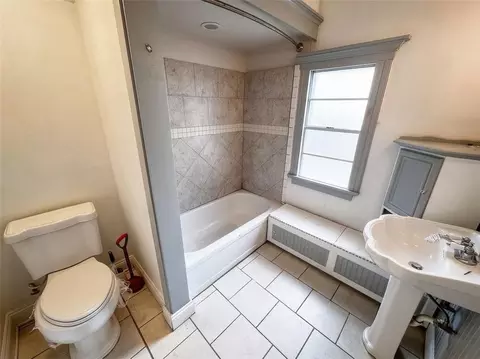 Bath - 2596 4th St, Slidell, LA 70458 photo 3 of 3