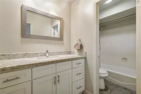 Bath - 25 Normandy Dr, Kenner, LA 70065 photo 2 of 2