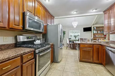 Kitchen - 25 Normandy Dr, Kenner, LA 70065 photo 2 of 2