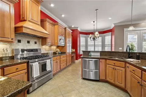 Kitchen - 257 E Augusta Ln, Slidell, LA 70458 photo 2 of 2