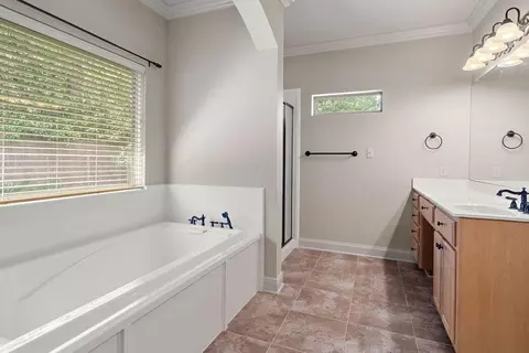 Bath - 1508 Petite Ct, Covington, LA 70433 photo 1 of 4