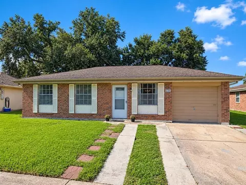 2741 Cardinal Dr, Marrero, LA 70072