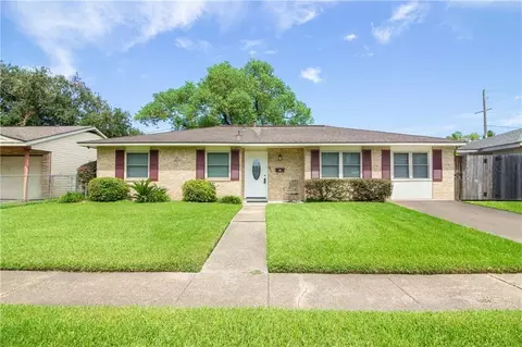 305 Greenwood Dr, Laplace, LA 70068