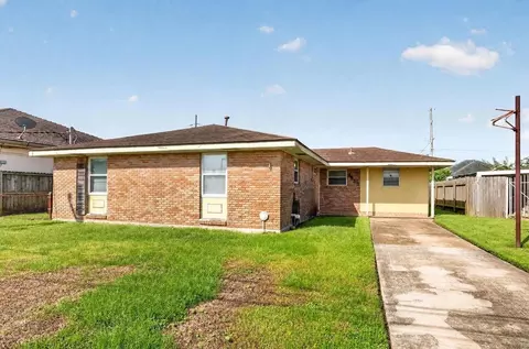 4632 Marque Dr, New Orleans, LA 70127