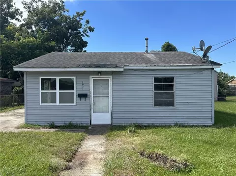 1924 Esther St, Harvey, LA 70058