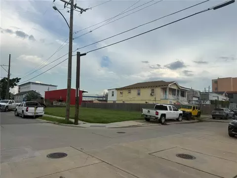 4035 Erato St, New Orleans, LA 70125