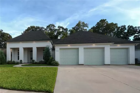 202 Long Oak Ln, Youngsville, LA 70592
