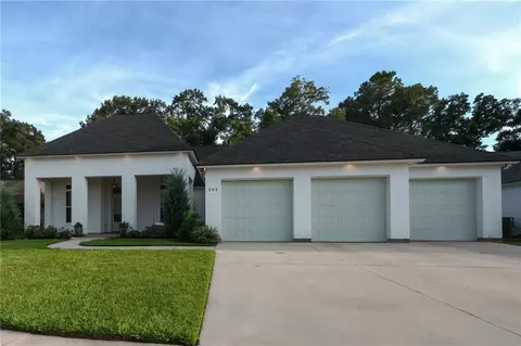 202 Long Oak Ln, Youngsville, LA 70592