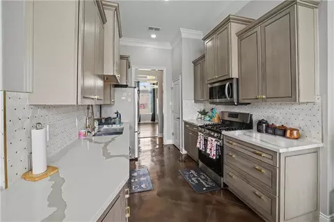 Kitchen - 23 Inlet Dr, Slidell, LA 70458 photo 2 of 2