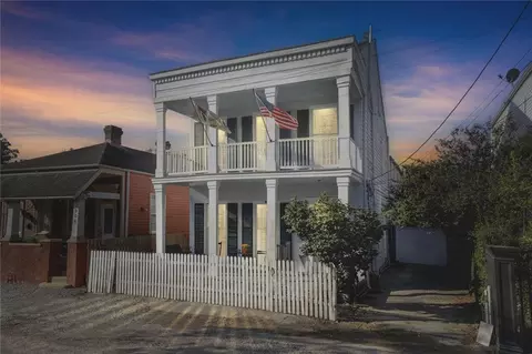 910 Pleasant St, New Orleans, LA 70115