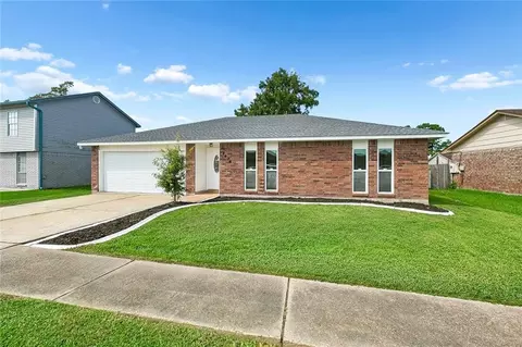 2476 Paige Janette Dr, Harvey, LA 70058