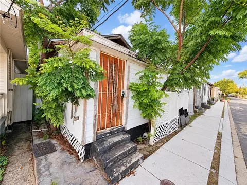 2907 Pocahontas St, New Orleans, LA 70126