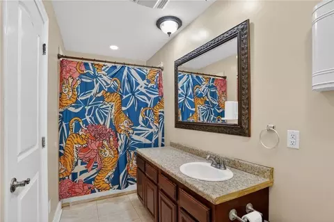 Bath - 45 E Carmack Dr, Chalmette, LA 70043 photo 3 of 5