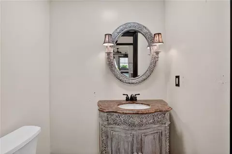 Bath - 45 E Carmack Dr, Chalmette, LA 70043 photo 1 of 5