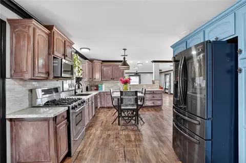 Kitchen - 45 E Carmack Dr, Chalmette, LA 70043 photo 2 of 3