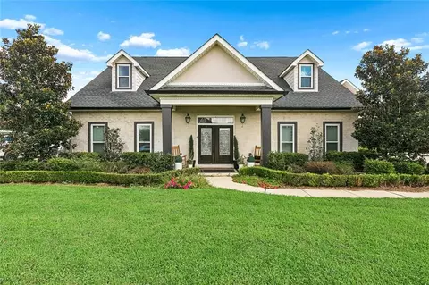 270 Riverbend Dr, Belle Chasse, LA 70037