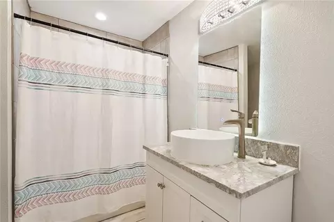 Bath - 114 Kendrick Dr, Slidell, LA 70461 photo 4 of 5