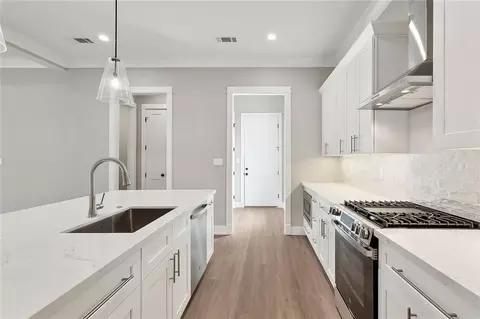 Kitchen - 72701 Robindale Dr, Covington, LA 70435 photo 1 of 2