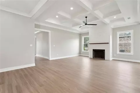 Living - 72701 Robindale Dr, Covington, LA 70435 photo 2 of 7