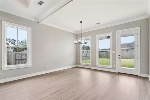 Living - 72701 Robindale Dr, Covington, LA 70435 photo 6 of 7