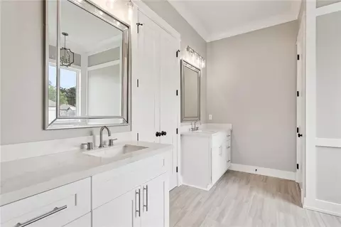 Bath - 72701 Robindale Dr, Covington, LA 70435 photo 1 of 3