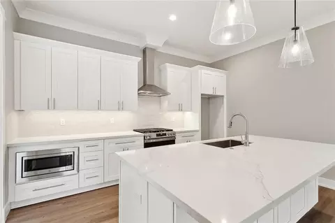 Kitchen - 72701 Robindale Dr, Covington, LA 70435 photo 2 of 2