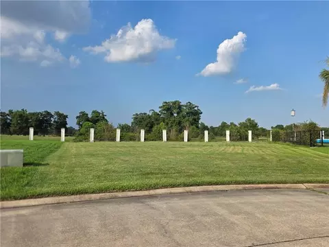 10 Lakewood Estates Dr, New Orleans, LA 70131