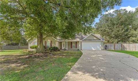 23035 Country River Dr, Ponchatoula, LA 70454