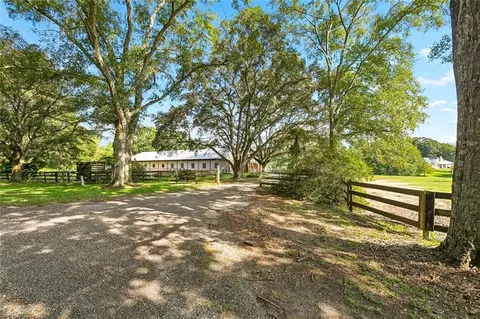 Exterior - 20 Green Hills Dr, Covington, LA 70435 photo 9 of 16