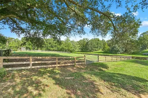 Exterior - 20 Green Hills Dr, Covington, LA 70435 photo 4 of 16