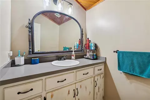 Bath - 20 Green Hills Dr, Covington, LA 70435 photo 1 of 3