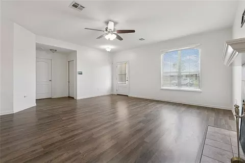 Living - 329 Allie Ln, Luling, LA 70070 photo 2 of 5