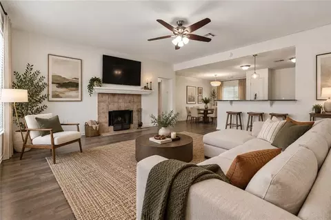 Living - 329 Allie Ln, Luling, LA 70070 photo 3 of 5