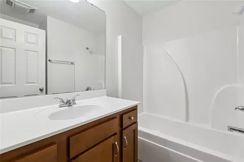 Bath - 329 Allie Ln, Luling, LA 70070 photo 1 of 1