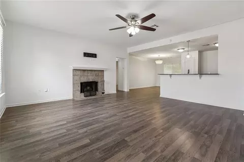 Living - 329 Allie Ln, Luling, LA 70070 photo 4 of 5