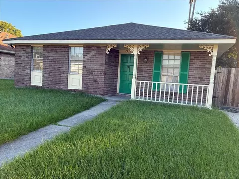 7921 Sandpiper Dr, New Orleans, LA 70128