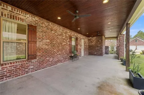 Exterior - 23752 Monarch Pt, Springfield, LA 70462 photo 4 of 6