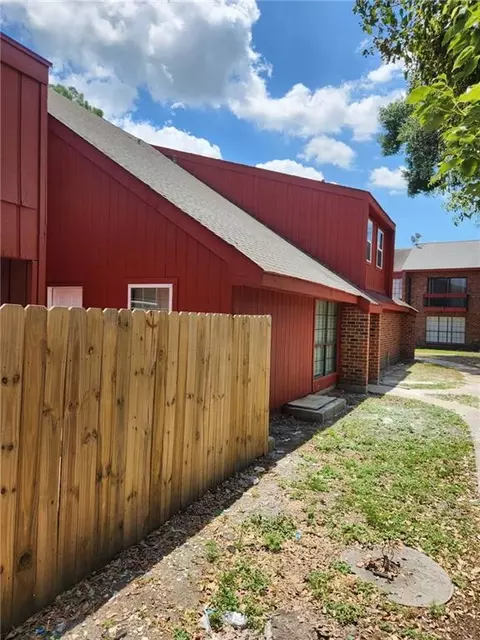 1508 Chimney Wood Ln, New Orleans, LA 70126