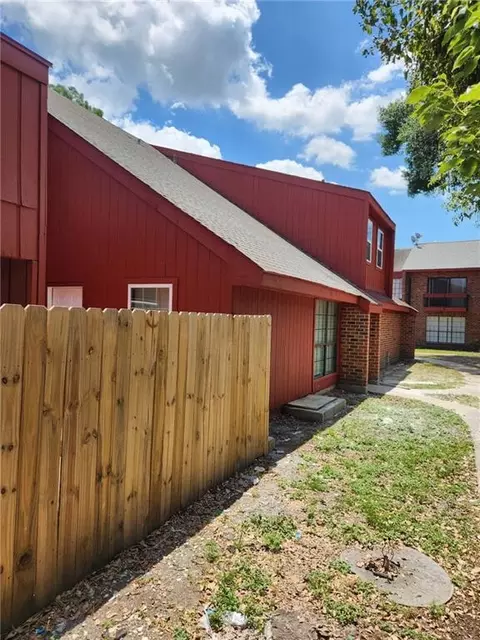 1508 Chimney Wood Ln, New Orleans, LA 70126