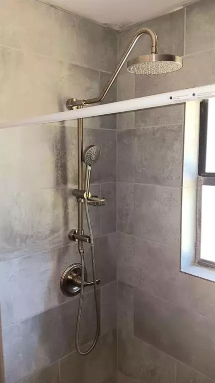 Bath - 13045 Heather Dr, Walker, LA 70785 photo 6 of 6