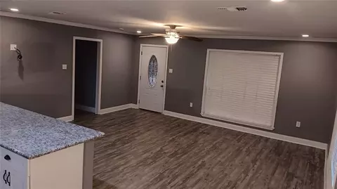 Living - 13045 Heather Dr, Walker, LA 70785 photo 2 of 4