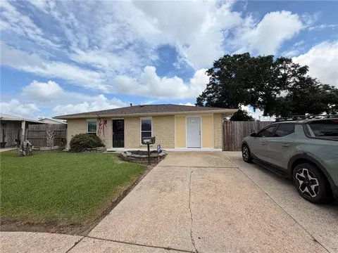 1013 Sandalwood Dr, Harvey, LA 70058