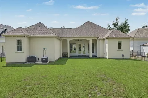 Exterior - 4181 Cypress Point Dr, Covington, LA 70433 photo 7 of 8